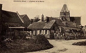 La mairie et l'église avant 1914.