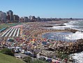 Mar del Plata strandja a főszezonban