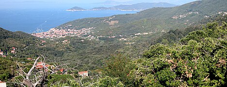 Panorama du port de Marciana Marina depuis le village de Marciana Alta.