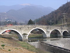 Romanische Brücke über den Serio