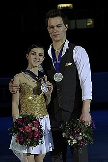 Apollinariia Panfilova and Dmitry Rylov at the 2019 Junior World Championships - Awarding ceremony.jpg