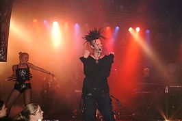 The Crüxshadows tijdens een optreden in de Kulturfabrik te Krefeld op 28 september 2002