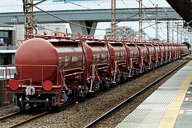 西浦和駅を通過する試運転列車