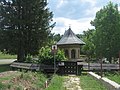 Biserica Dragomirna Mică şi cimitirul mănăstiresc