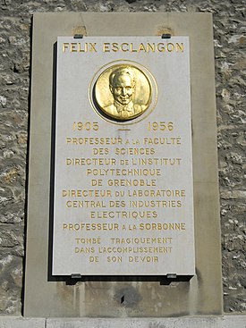 Le professeur de physique et chimie Félix Esclangon mourut électrocuté en 1956 devant ses étudiants pendant un cours sur les rayons X, dans l'amphithéâtre de physique de la faculté des sciences de Paris, au no 12 de la rue Cuvier[7]