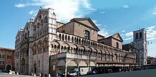 Ferrara Duomo pano.jpg