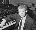 Van Cliburn, classical pianist (Diploma, 1954)[158][159]