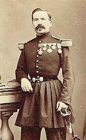 Portrait photographique d'un officier militaire.