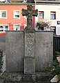 Wegekreuz (1766) und Kriegerdenkmal