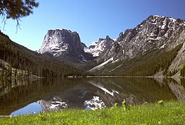 Lagos del río Green y las montañas Squaretop