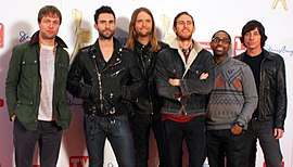 Ang Maroon 5 sa 2011 TV Week Logie Awards kasama si PJ Morton