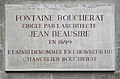 Plaque donnant le nom de la fontaine et son architecte.