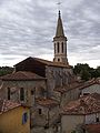 L'église et les toits de Sarrant.