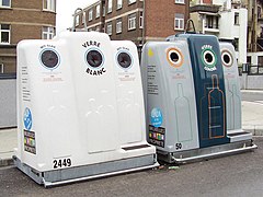 Étape 2 : Conteneurs pour tri du verre à recycler (Bruxelles, 2006).