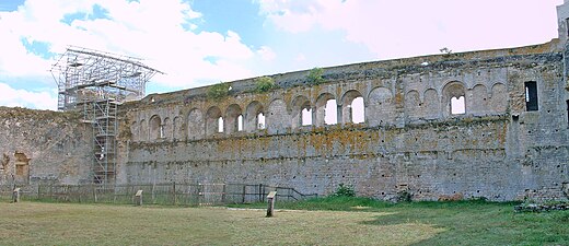 La courtine sud et la « galerie romane ».