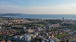 Panoramabild över Follonica.