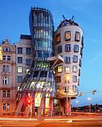 Casa Care Dansează (Praga, Cehia), 1996, de Vlado Milunić și Frank Gehry