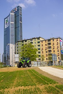 Palazzo Lombardia (17165328959).jpg