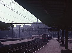 Het station toen het nog niet overdekt was en nog Leopoldswijk heette. (in het Frans afgekort tot Q.L.)