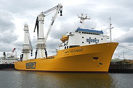 De Happy Buccaneer gemeerd in de haven van Rotterdam