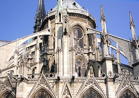 Mais tarde, arcobotantes da abside de Notre-Dame (século XIV) chegaram a 15 metros da parede até os contrafortes