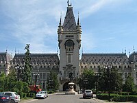 Vista frontal des de la plaça del Palau