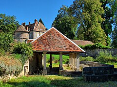 Le grand lavoir-abreuvoir.