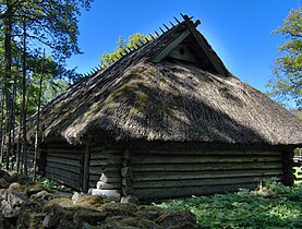 エストニアの伝統的な草葺の納屋（タリン・エストニア野外博物館）