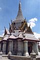 Der Schrein mit der Stadtsäule (หลักเมือง, Lak Mueang) stellt den gedachten Mittelpunkt von Bangkok dar