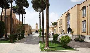 Il cortile della Cattedrale del Santissimo Salvatore.