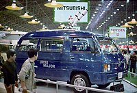 Pre-facelift Mitsubishi Delica high roof van (Jepang)