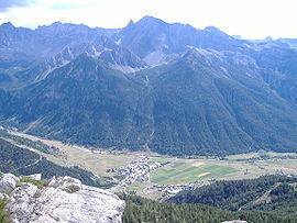 A view of Ceillac from the nearby hillside