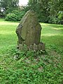 Denkmalfragment im Seifersdorfer Schlossgarten