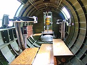 B-17Gの後部胴体銃座区画 左右両側面に単装のAN/M2が、底面には連装のAN/M2を装備する球形銃塔[1]が配置されている