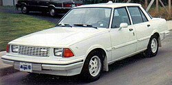 Un automóvil Mazda 626 modelo 1981