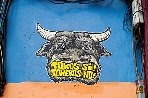 Graffiti em Lima, Peru, com os dizeres "Touros Sim! Toureiros Não"