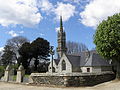 L'église paroissiale Saint-Méen et le calvaire.