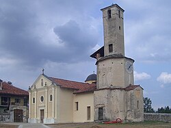 San Ponson kirkko ja kastekirkko (etualalla).