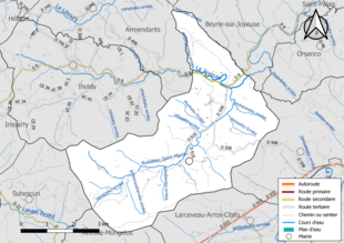 Carte en couleur présentant le réseau hydrographique de la commune