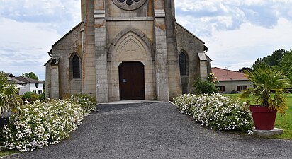 L'église Sainte-Madeleine: le portail.