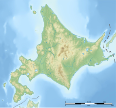 Mapa konturowa Hokkaido, w centrum znajduje się punkt z opisem „Park Narodowy Daisetsu-zan”