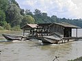 Mulino natante sul fiume Mura vicino a Veržej, Slovenia.