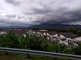 Pemandangan Banjaran Titiwangsa dari Seremban, Negeri Sembilan. Juga dapat dilihat adalah Gunung Angsi, Gunung Berembun dan Gunung Telapak Buruk.