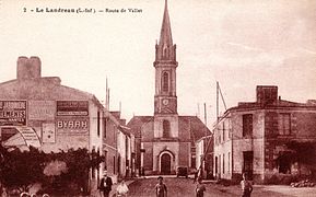 Carte postale datant des années 1910 représentant l'église vue de la rue de Boutillier Delisle