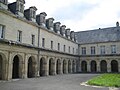 Vue générale du cloître avant restauration