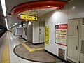 東京メトロ千代田線千駄木駅エレベータ専用改札等行きエレベータ プラットホーム側出入口（2018年3月）