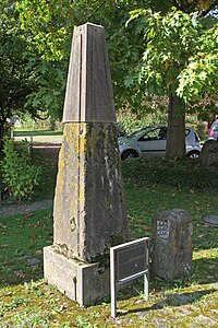 Alter Grenzstein neben der Wallfahrtskirche