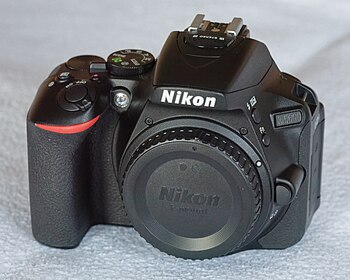 Nikon_D5600_Front