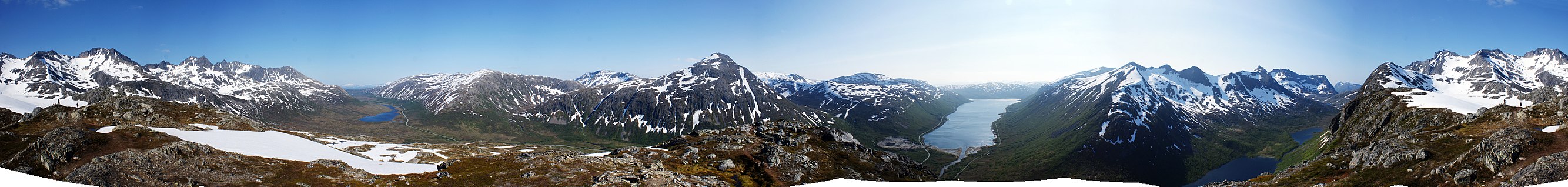 Panorama Middagstinden, 2011 Foto: Valugi