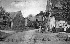 Le carrefour des Cinq-Chemins avant 1914.